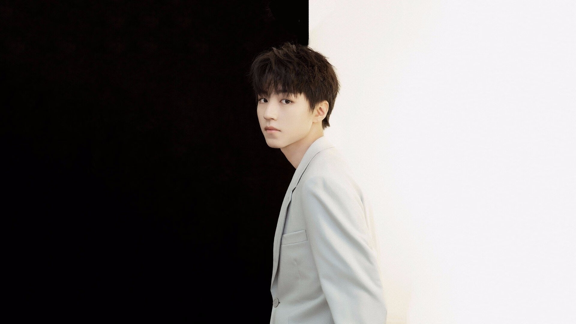 九游APP官网-塔特的球场智慧与精准的进攻策划，使袋鼠队战无不胜