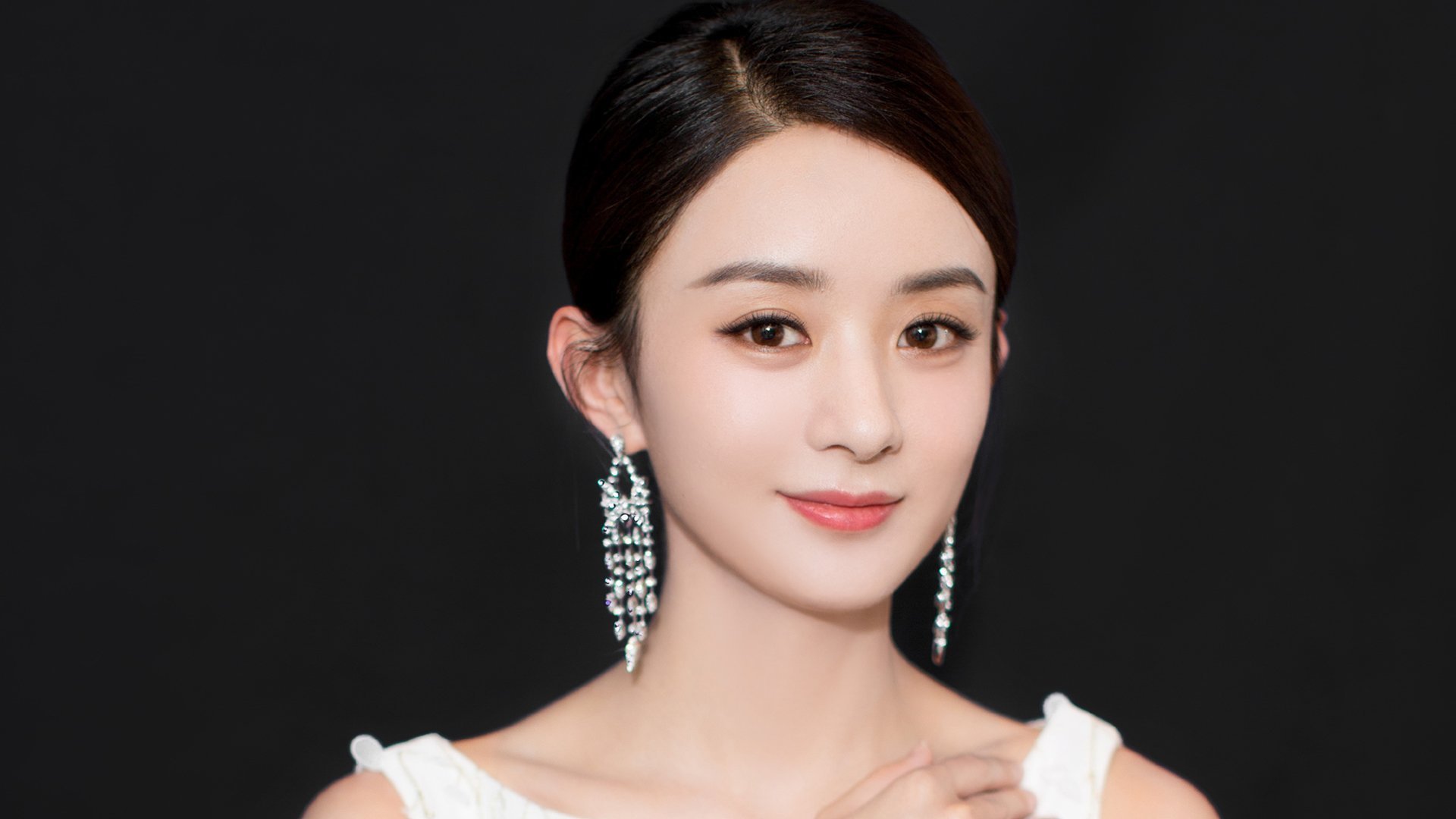 女子篮球青训注重身体与技能结合促进成长,女子篮球队训练教案