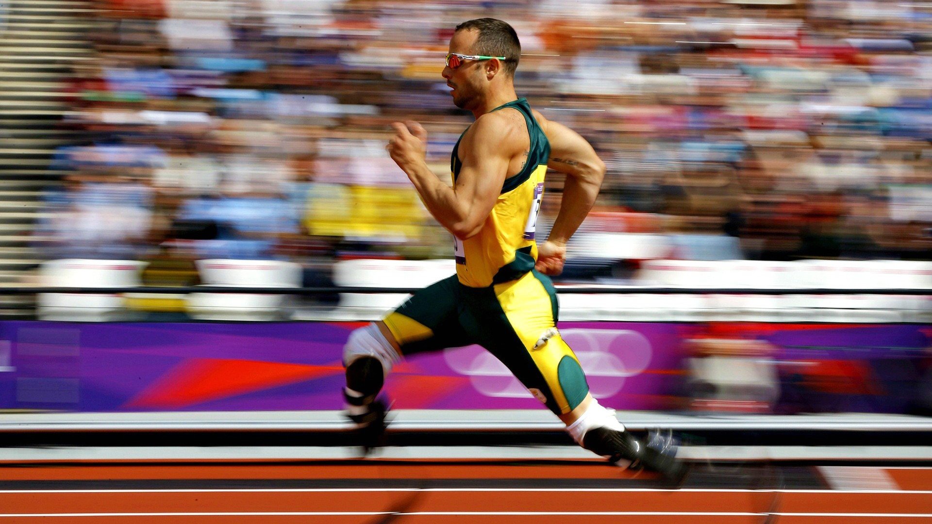 皇马持续领跑西甲,巴萨紧随其后,冠军争夺白热化,皇马完胜巴萨