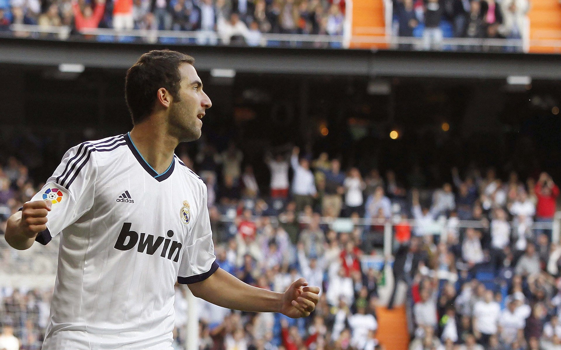 足球广播栏目新增球员访谈专栏，足球播音员叫啥